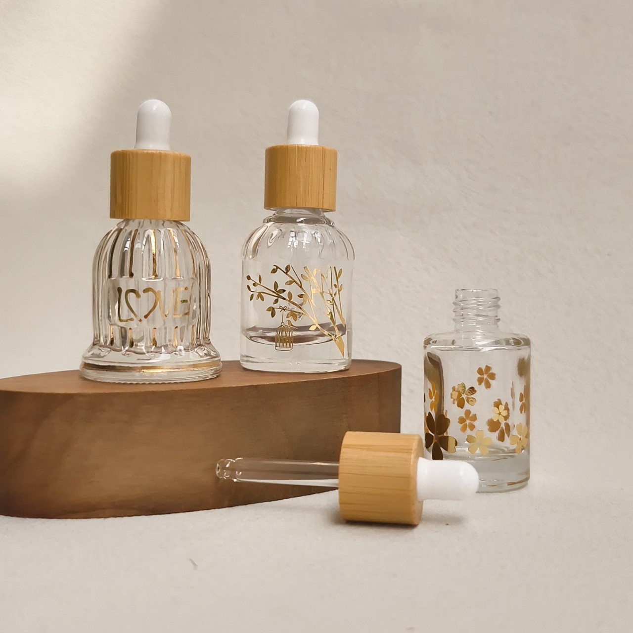 Glass Essential Oil Bottle wit - مراجعة Luxury Skincare Oil وسعره