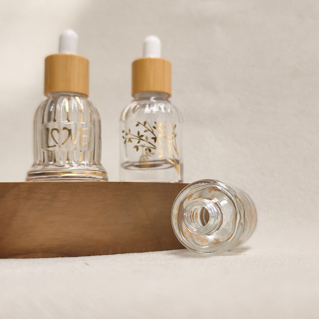 Glass Essential Oil Bottle wit - مراجعة Luxury Skincare Oil وسعره